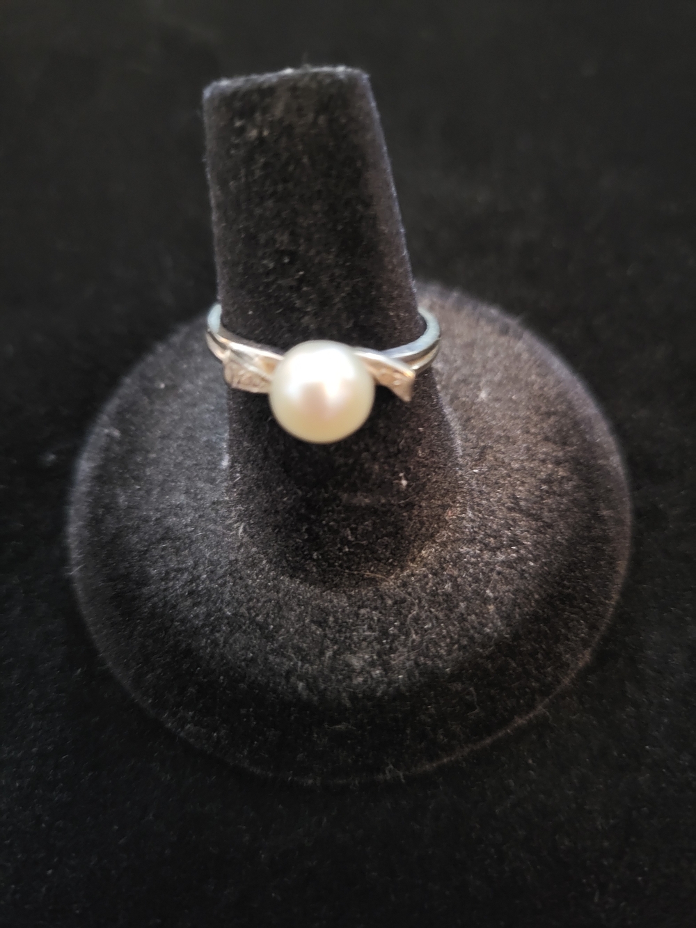 Classic Pearl Solitaire Ring in White Pearl and Silver